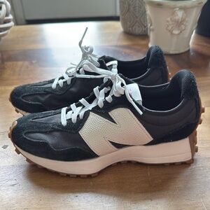 New Balance Women’s Black Sneakers